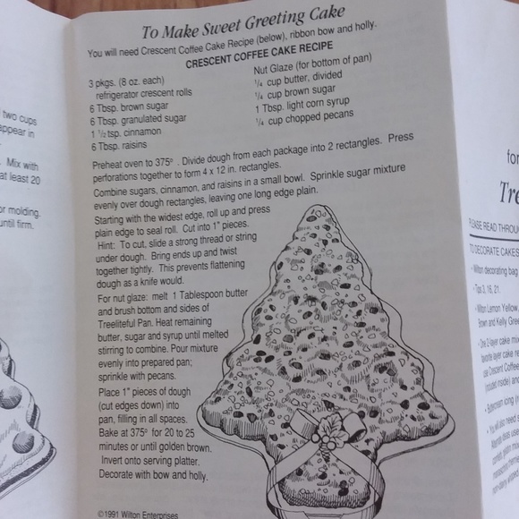 Wilton Christmas Tree Cake Pan - Picture 6 of 8